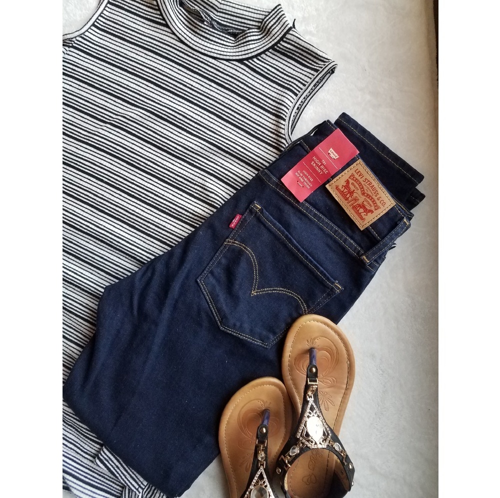 Levi's 721 High Rise Skinny Jeans - 2 Short - 26